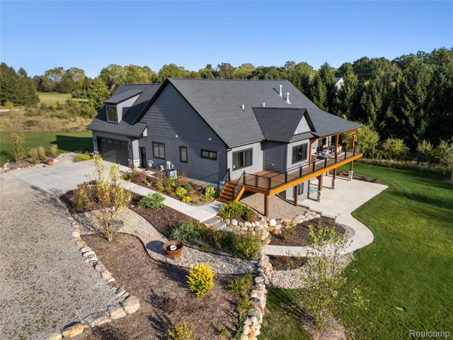 1920 Woodcreek Drive, Brighton Township, MI 48114