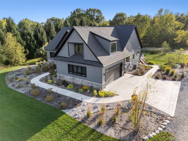 1920 Woodcreek Drive, Brighton Township, MI 48114