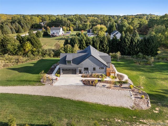 1920 Woodcreek Drive, Brighton Township, MI 48114