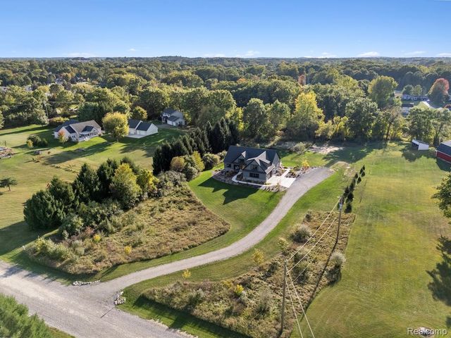 1920 Woodcreek Drive, Brighton Township, MI 48114