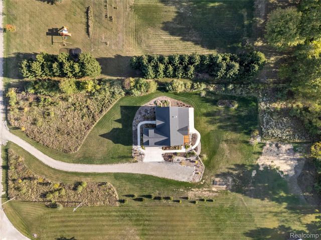 1920 Woodcreek Drive, Brighton Township, MI 48114