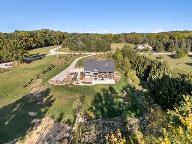 1920 Woodcreek Drive, Brighton Township, MI 48114