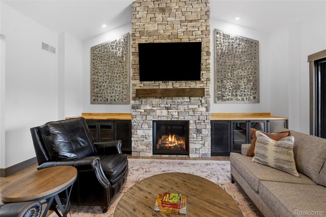 1920 Woodcreek Drive, Brighton Township, MI 48114