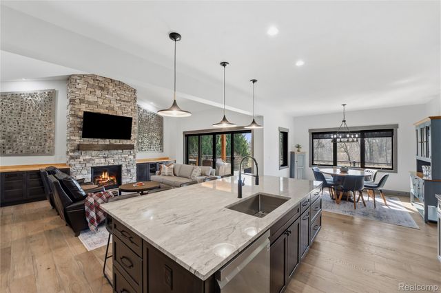 1920 Woodcreek Drive, Brighton Township, MI 48114