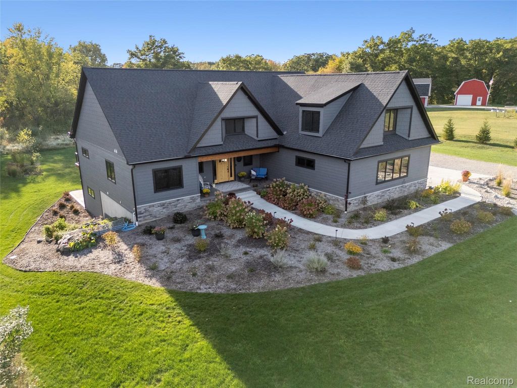 1920 Woodcreek Drive, Brighton Township, MI 48114