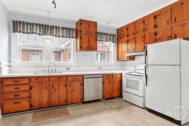 319 E 52nd Street, Savannah, GA 31405
