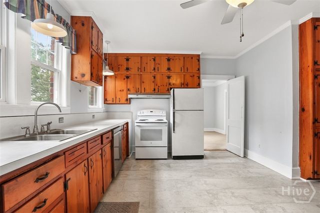 319 E 52nd Street, Savannah, GA 31405