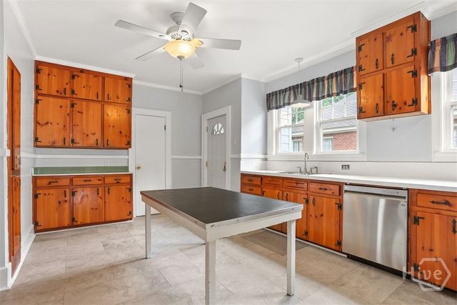 319 E 52nd Street, Savannah, GA 31405