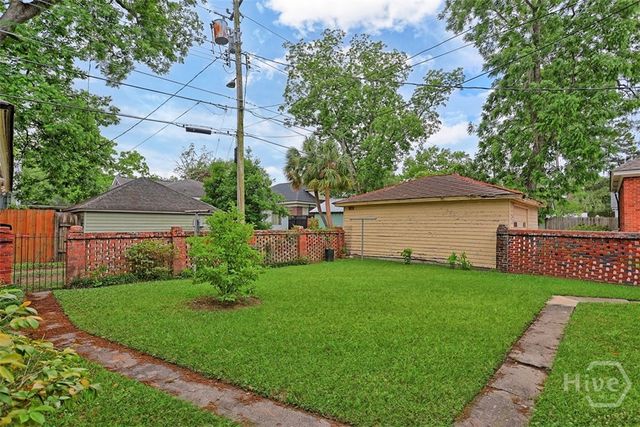 319 E 52nd Street, Savannah, GA 31405
