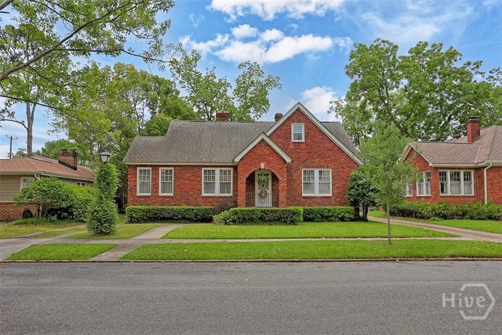319 E 52nd Street, Savannah, GA 31405