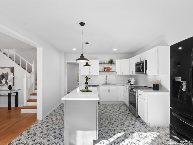 123 W. Mandalay, San Antonio, TX 78212