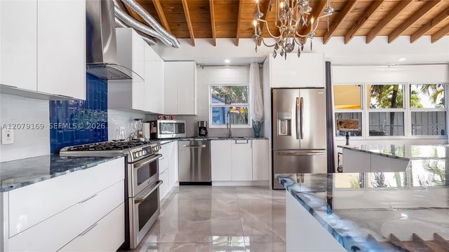 380 SE 1st Ter, Pompano Beach, FL 33060