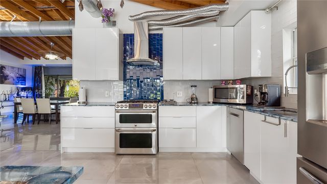 380 SE 1st Ter, Pompano Beach, FL 33060