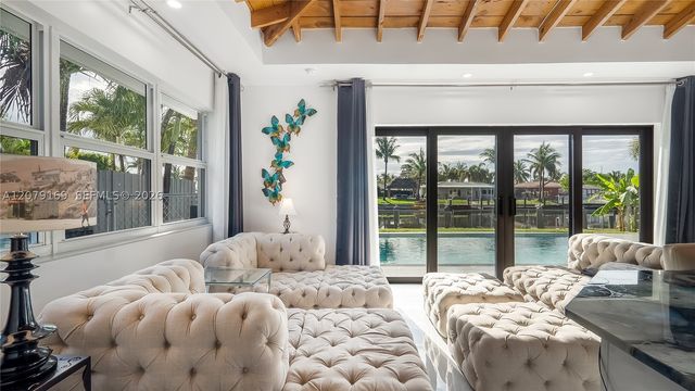 380 SE 1st Ter, Pompano Beach, FL 33060