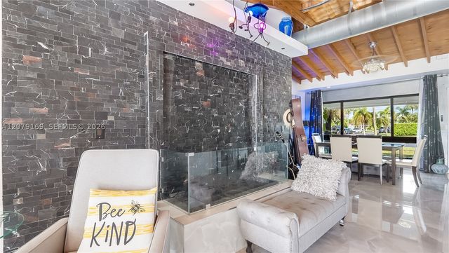 380 SE 1st Ter, Pompano Beach, FL 33060