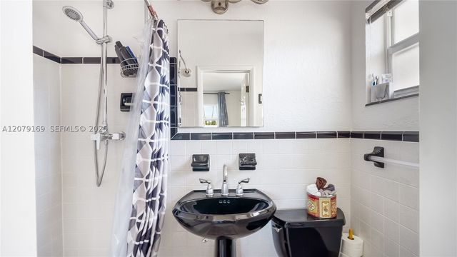 380 SE 1st Ter, Pompano Beach, FL 33060