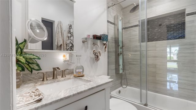 380 SE 1st Ter, Pompano Beach, FL 33060
