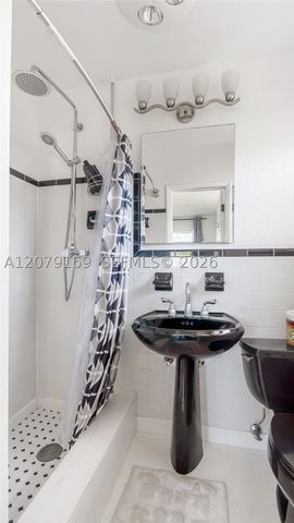 380 SE 1st Ter, Pompano Beach, FL 33060