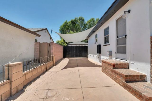 7533 Hatillo Avenue, Winnetka, CA 91306