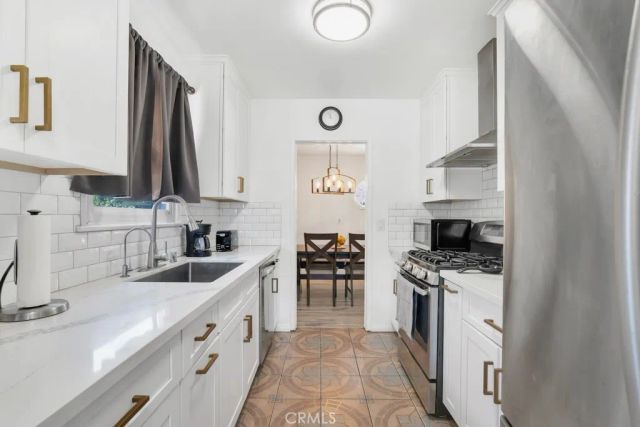 7533 Hatillo Avenue, Winnetka, CA 91306