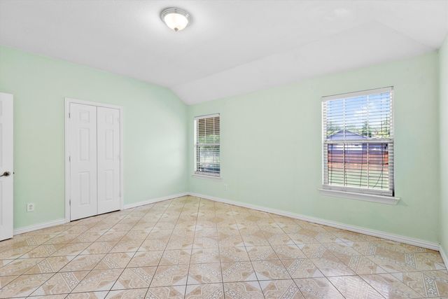 908 E Belknap Street, Ennis, TX 75119