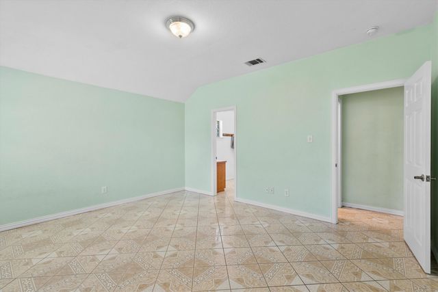 908 E Belknap Street, Ennis, TX 75119