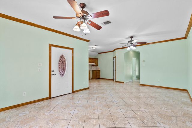 908 E Belknap Street, Ennis, TX 75119