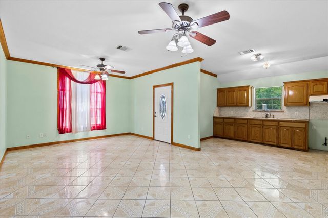 908 E Belknap Street, Ennis, TX 75119