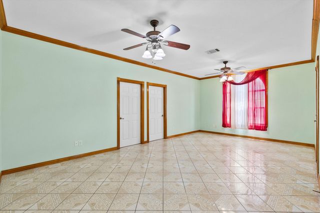 908 E Belknap Street, Ennis, TX 75119