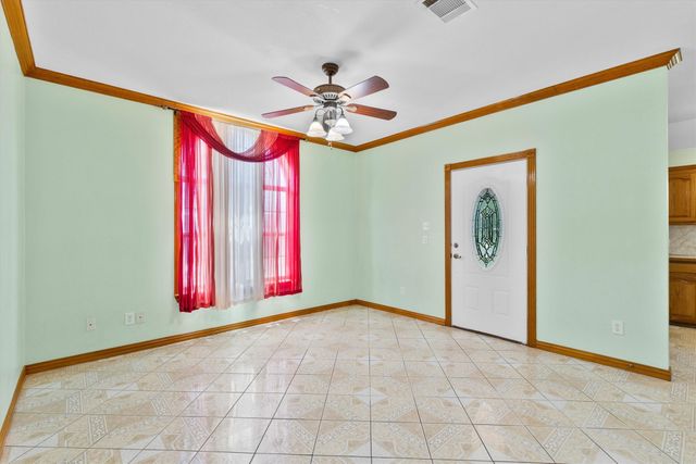 908 E Belknap Street, Ennis, TX 75119