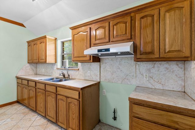 908 E Belknap Street, Ennis, TX 75119