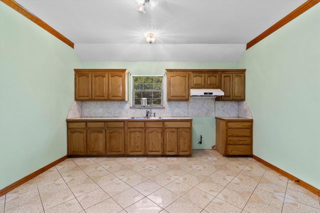 908 E Belknap Street, Ennis, TX 75119
