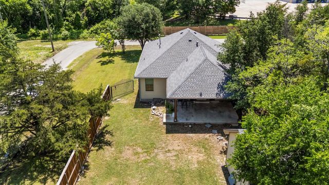 908 E Belknap Street, Ennis, TX 75119
