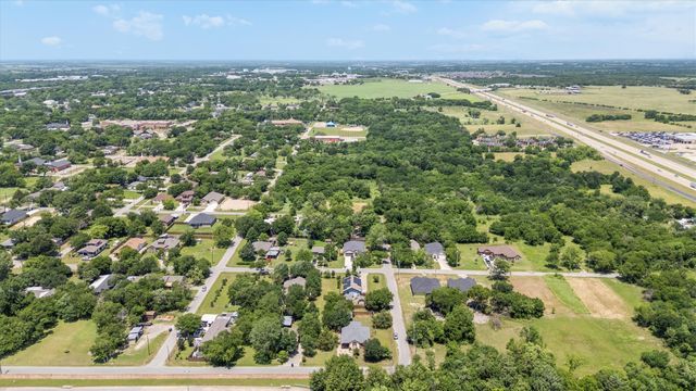 908 E Belknap Street, Ennis, TX 75119