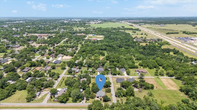 908 E Belknap Street, Ennis, TX 75119