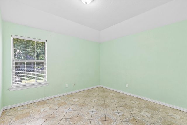908 E Belknap Street, Ennis, TX 75119