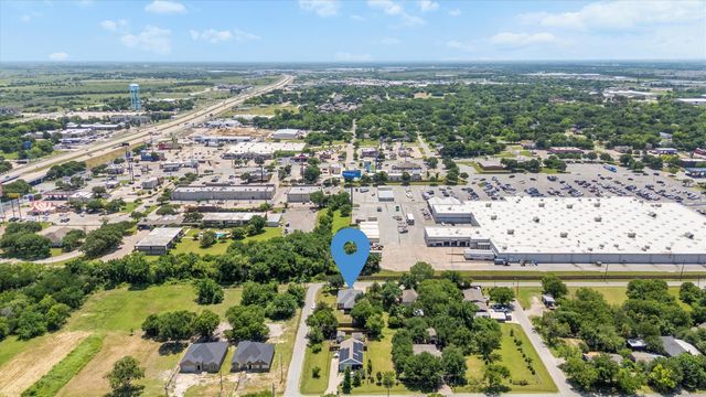 908 E Belknap Street, Ennis, TX 75119