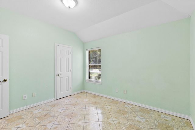 908 E Belknap Street, Ennis, TX 75119