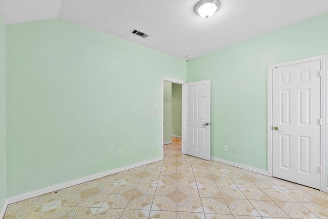 908 E Belknap Street, Ennis, TX 75119