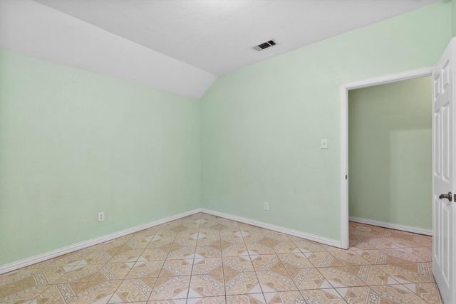 908 E Belknap Street, Ennis, TX 75119