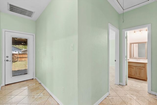 908 E Belknap Street, Ennis, TX 75119