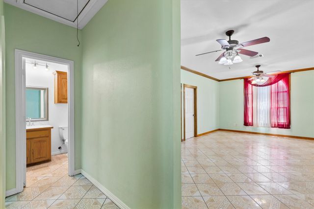 908 E Belknap Street, Ennis, TX 75119