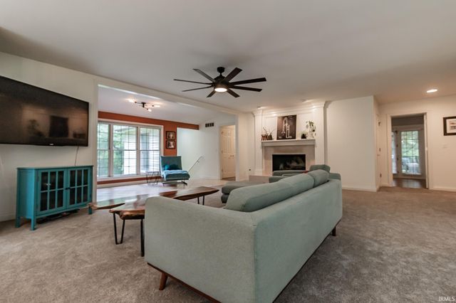 2200 E Boonville New Harmony Road, Evansville, IN 47725