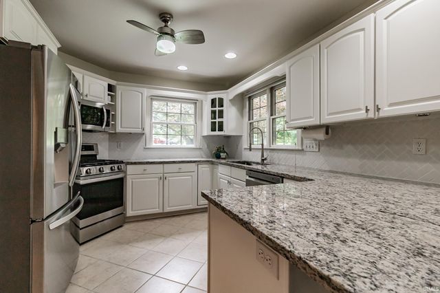 2200 E Boonville New Harmony Road, Evansville, IN 47725