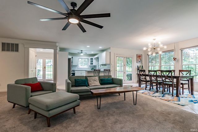 2200 E Boonville New Harmony Road, Evansville, IN 47725