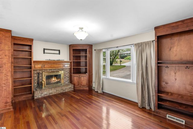 30 Tamwood Circle, Simpsonville, SC 29680