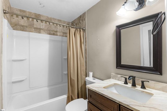 30 Tamwood Circle, Simpsonville, SC 29680