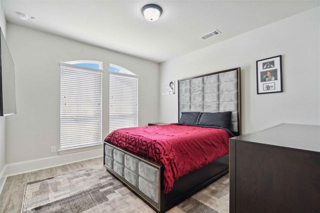 17464 Chestnut Cove Drive, Conroe, TX 77302