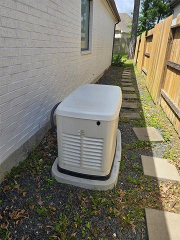 17464 Chestnut Cove Drive, Conroe, TX 77302