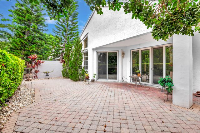 999 Lytham Court, West Palm Beach, FL 33411